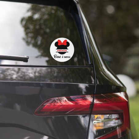 Autocollant Bébé à bord personnalisé Mickey & Minnie – Prénom (14x14 cm)